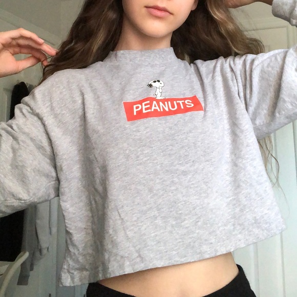 lightly worn peanuts grey crop top - Picture 1 of 4